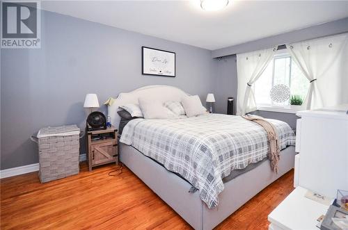 1197 Nottingham, Burlington, ON - Indoor Photo Showing Bedroom