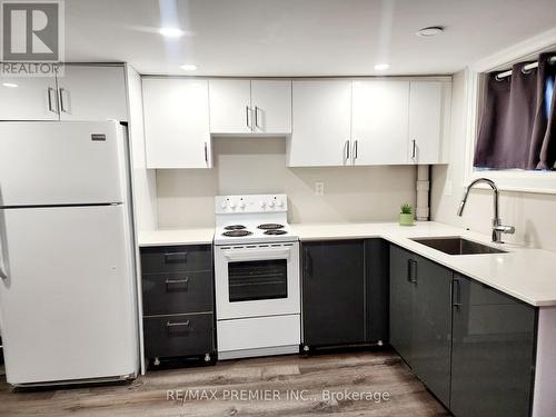 165 Claremont Street, Toronto, ON - Indoor Photo Showing Kitchen