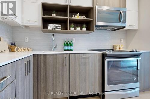 201 - 150 Fairview Mall Drive, Toronto, ON - Indoor Photo Showing Kitchen With Upgraded Kitchen