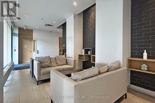 201 - 150 Fairview Mall Drive, Toronto, ON - Indoor