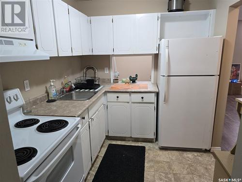 40A Nollet Avenue, Regina, SK - Indoor Photo Showing Kitchen