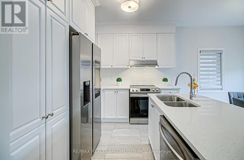 4 Clermiston Crescent, Brampton, ON - Indoor Photo Showing Kitchen With Double Sink With Upgraded Kitchen