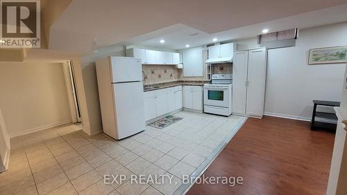 Bsmt - 3298 Cambourne Crescent, Mississauga, ON - Indoor Photo Showing Kitchen