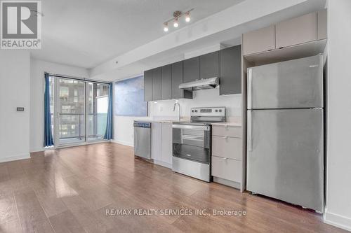 B501 - 3200 Dakota Common, Burlington, ON - Indoor Photo Showing Kitchen