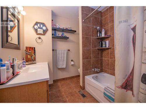 4505 16 Street, Vernon, BC - Indoor Photo Showing Bathroom