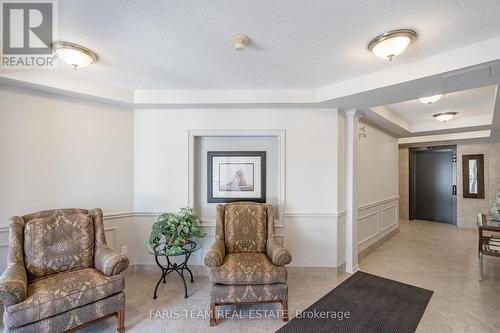 307 - 375 Lakebreeze Drive, Clarington, ON - Indoor Photo Showing Living Room