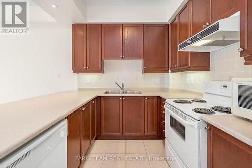 307 - 375 Lakebreeze Drive, Clarington, ON - Indoor Photo Showing Kitchen With Double Sink