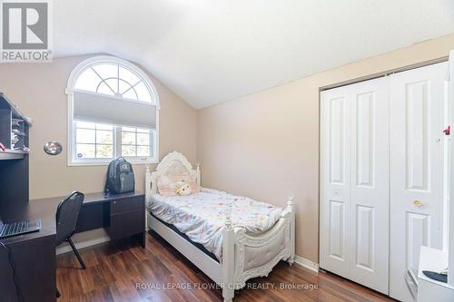 35 Jones Drive, Barrie, ON - Indoor Photo Showing Bedroom