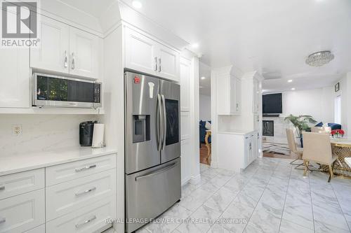 35 Jones Drive, Barrie, ON - Indoor Photo Showing Kitchen