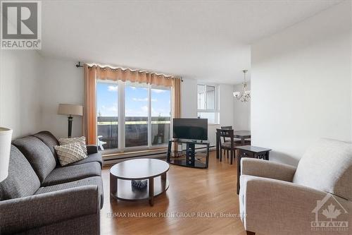 714 - 2020 Jasmine Crescent, Ottawa, ON - Indoor Photo Showing Living Room