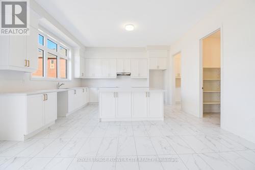 32 Twinleaf Crescent, Adjala-Tosorontio, ON - Indoor Photo Showing Kitchen