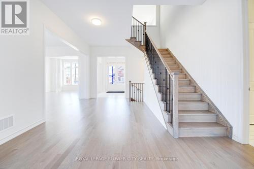 32 Twinleaf Crescent, Adjala-Tosorontio, ON - Indoor Photo Showing Other Room