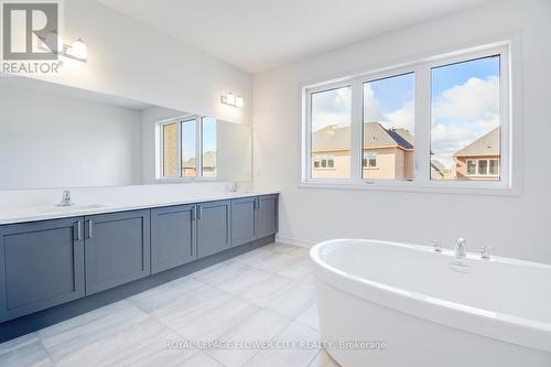 32 Twinleaf Crescent, Adjala-Tosorontio, ON - Indoor Photo Showing Bathroom