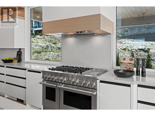 9857 Beacon Hill Drive, Lake Country, BC - Indoor Photo Showing Kitchen