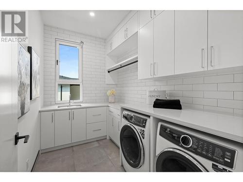 9857 Beacon Hill Drive, Lake Country, BC - Indoor Photo Showing Laundry Room