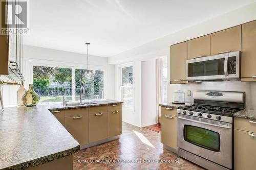 74 Attridge Drive, Aurora, ON - Indoor Photo Showing Kitchen With Double Sink