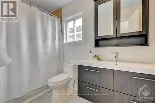 25 Sarrazin Way, Ottawa, ON - Indoor Photo Showing Bathroom