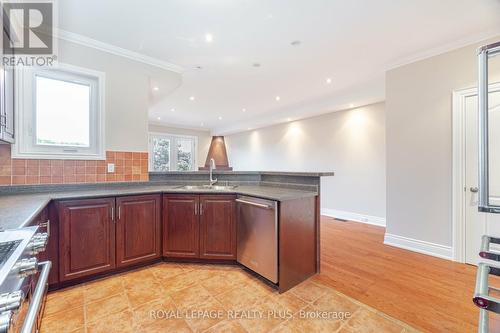 524 Lumberton Crescent, Mississauga, ON - Indoor Photo Showing Kitchen