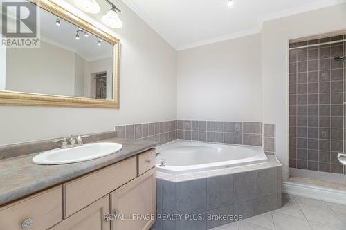 524 Lumberton Crescent, Mississauga, ON - Indoor Photo Showing Bathroom