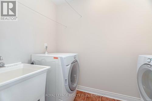 524 Lumberton Crescent, Mississauga, ON - Indoor Photo Showing Laundry Room