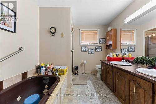 375 White Water Road, Laurentian Valley, ON - Indoor Photo Showing Bathroom