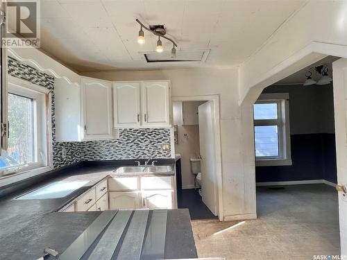 411 Crawford Avenue E, Melfort, SK - Indoor Photo Showing Kitchen With Double Sink