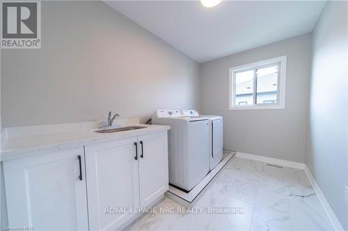 1 Alicia Crescent, Thorold, ON - Indoor Photo Showing Laundry Room