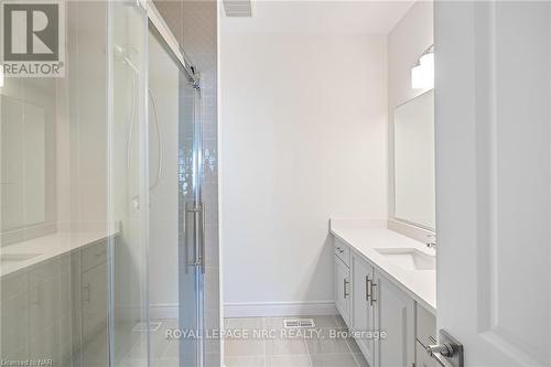 54 Beachwalk Crescent, Fort Erie, ON - Indoor Photo Showing Bathroom