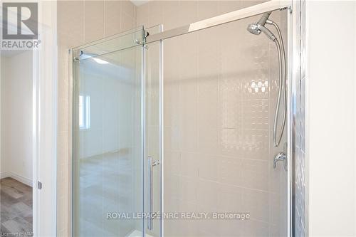 54 Beachwalk Crescent, Fort Erie, ON - Indoor Photo Showing Bathroom