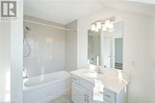 54 Beachwalk Crescent, Fort Erie, ON - Indoor Photo Showing Bathroom