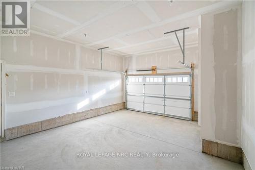 54 Beachwalk Crescent, Fort Erie, ON - Indoor Photo Showing Garage