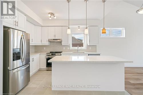 54 Beachwalk Crescent, Fort Erie, ON - Indoor Photo Showing Kitchen With Upgraded Kitchen