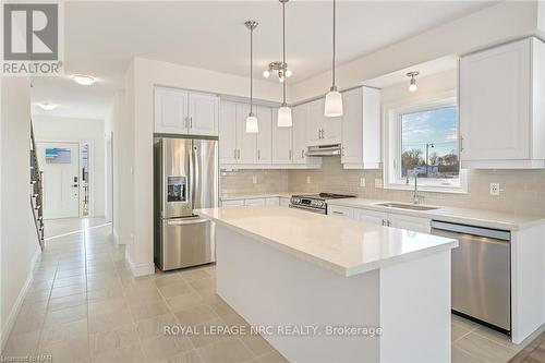 54 Beachwalk Crescent, Fort Erie, ON - Indoor Photo Showing Kitchen With Upgraded Kitchen