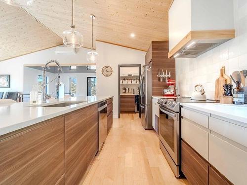 Cuisine - 16 Rue Du Sommet, Saint-Hippolyte, QC - Indoor Photo Showing Kitchen With Double Sink With Upgraded Kitchen