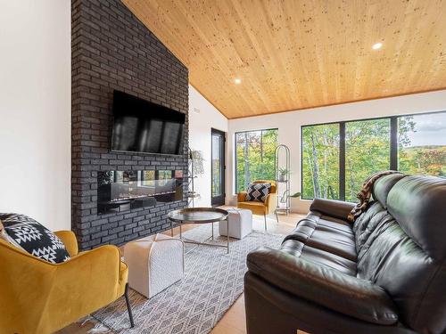 Salon - 16 Rue Du Sommet, Saint-Hippolyte, QC - Indoor Photo Showing Living Room With Fireplace