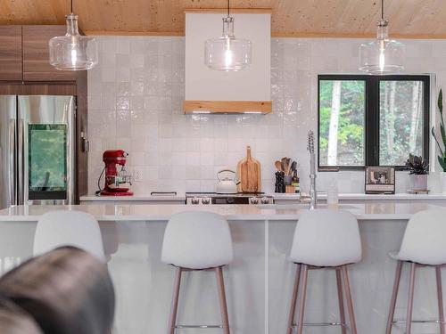 Cuisine - 16 Rue Du Sommet, Saint-Hippolyte, QC - Indoor Photo Showing Kitchen With Upgraded Kitchen