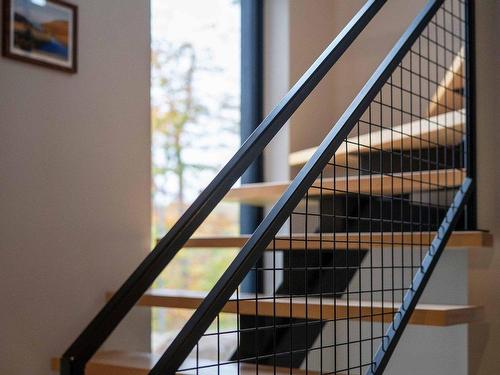 Escalier - 16 Rue Du Sommet, Saint-Hippolyte, QC - Indoor Photo Showing Other Room