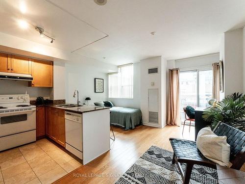 219-323 Richmond St E, Toronto, ON - Indoor Photo Showing Kitchen