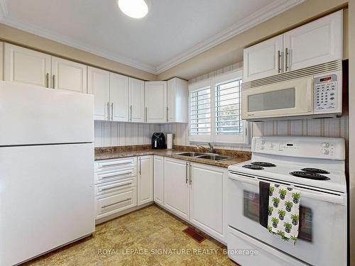 120-24 Fundy Bay Blvd, Toronto, ON - Indoor Photo Showing Kitchen With Double Sink