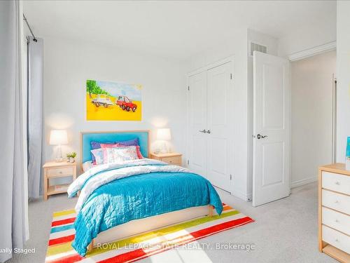 21 White Star Lane, Grimsby, ON - Indoor Photo Showing Bedroom