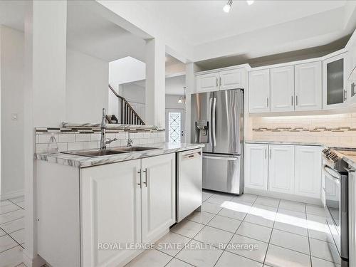 21 White Star Lane, Grimsby, ON - Indoor Photo Showing Kitchen With Stainless Steel Kitchen With Upgraded Kitchen