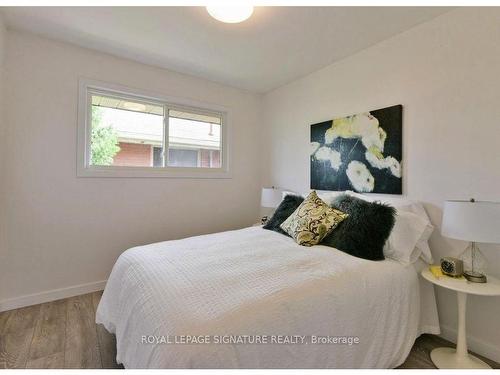 Main-115 Briarwood Cres, Hamilton, ON - Indoor Photo Showing Bedroom