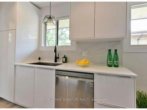 Main-115 Briarwood Cres, Hamilton, ON - Indoor Photo Showing Kitchen