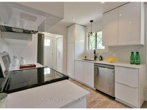 Main-115 Briarwood Cres, Hamilton, ON - Indoor Photo Showing Kitchen