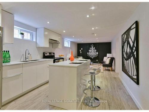 Bsmt-115 Briarwood Cres, Hamilton, ON - Indoor Photo Showing Kitchen With Upgraded Kitchen