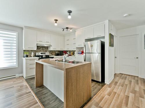 Cuisine - 1583  - 1589 Rue Principale E., Magog, QC - Indoor Photo Showing Kitchen With Double Sink