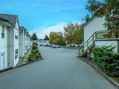 6-1535 Dingwall Rd, Courtenay, BC - Outdoor