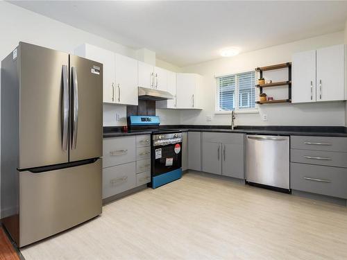 6-1535 Dingwall Rd, Courtenay, BC - Indoor Photo Showing Kitchen