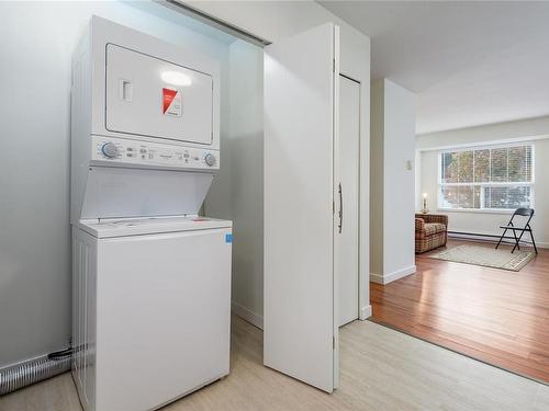 6-1535 Dingwall Rd, Courtenay, BC - Indoor Photo Showing Laundry Room