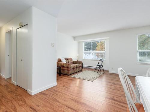 6-1535 Dingwall Rd, Courtenay, BC - Indoor Photo Showing Living Room